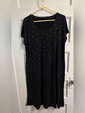 Gudrun Sjoden Black Short-Sleeve Scoop-Neck Tunic with Subtle Floral Dots
